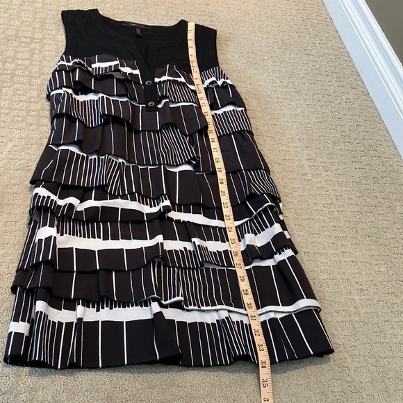 đź’•Super cute BCBG Maxazria sleeveless black dress w/black&white ruffles & V neck - Picture 7 of 12